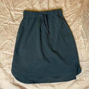 LIKE NEW LULULEMON SKIRT